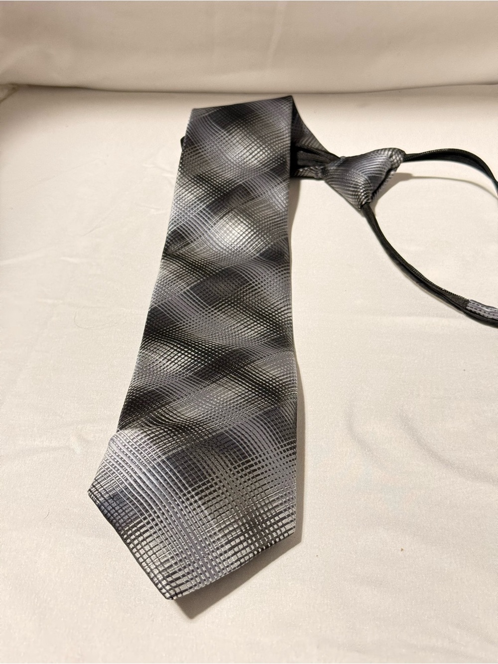 ✨3 for $20 Pierre Cardin Gray & Silver Geometric Plaid Zipper‎ Tie – Pre-Tied